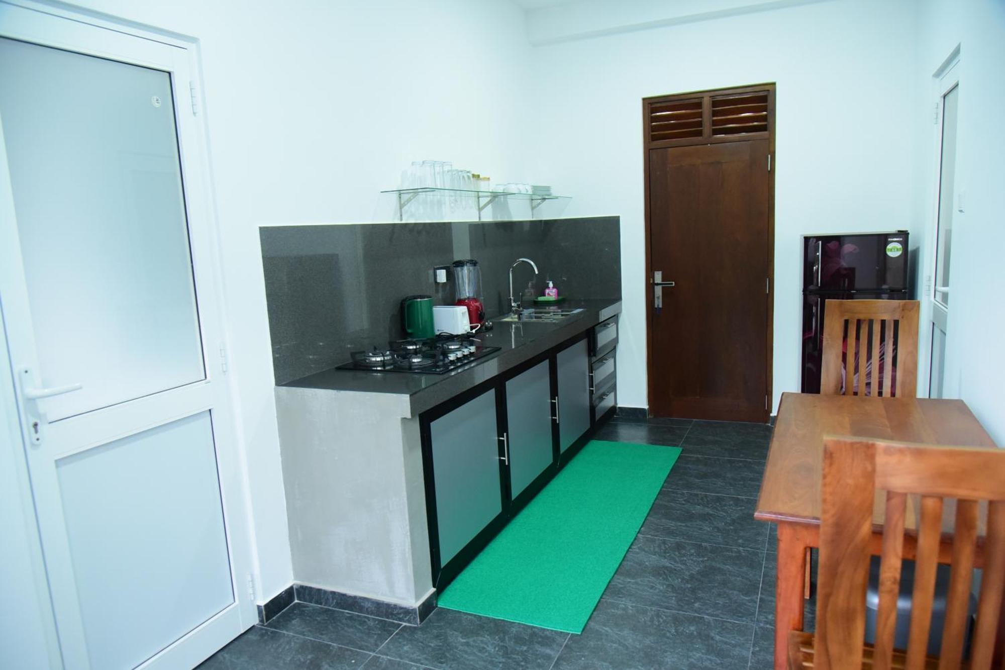 Di Sicuro Tourist Inn Hikkaduwa Exterior photo