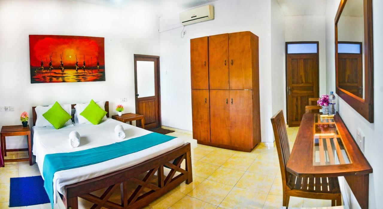 Di Sicuro Tourist Inn Hikkaduwa Exterior photo