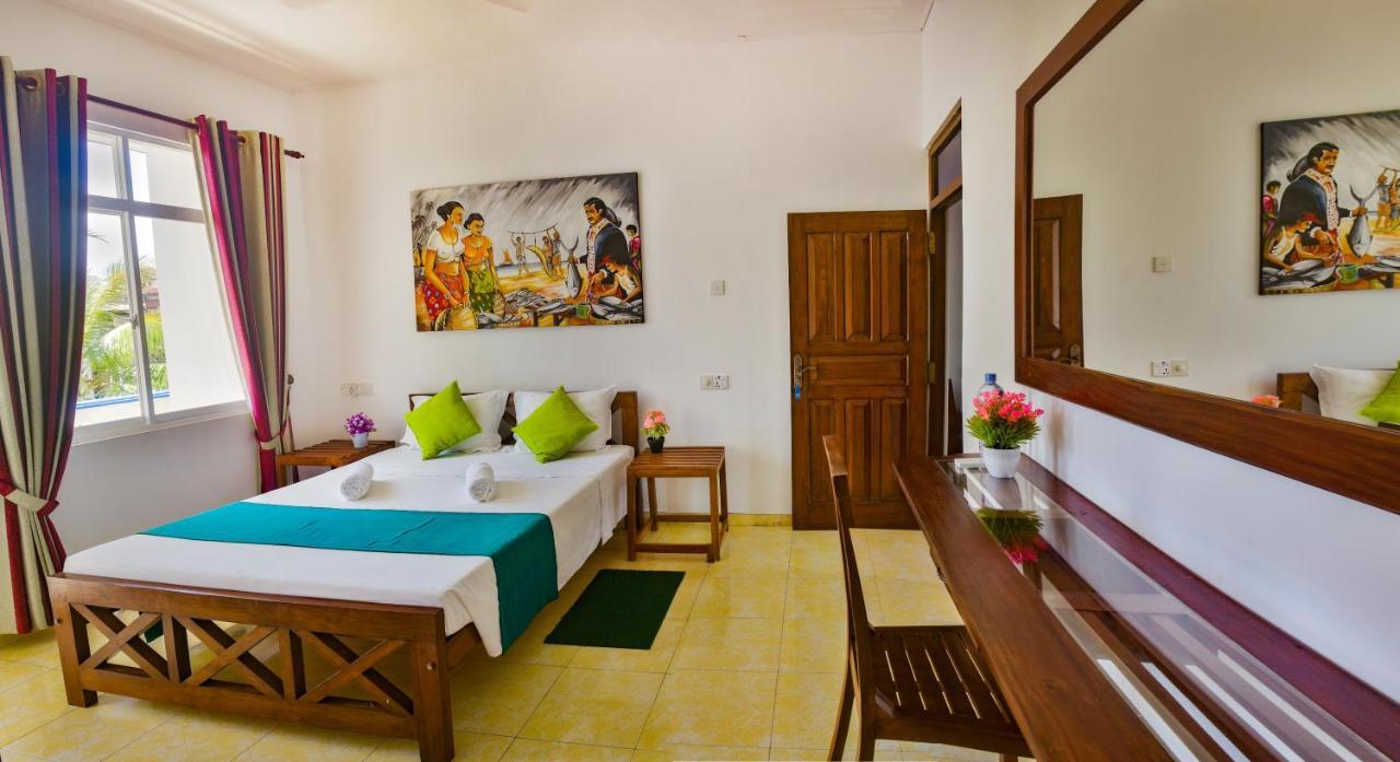 Di Sicuro Tourist Inn Hikkaduwa Exterior photo